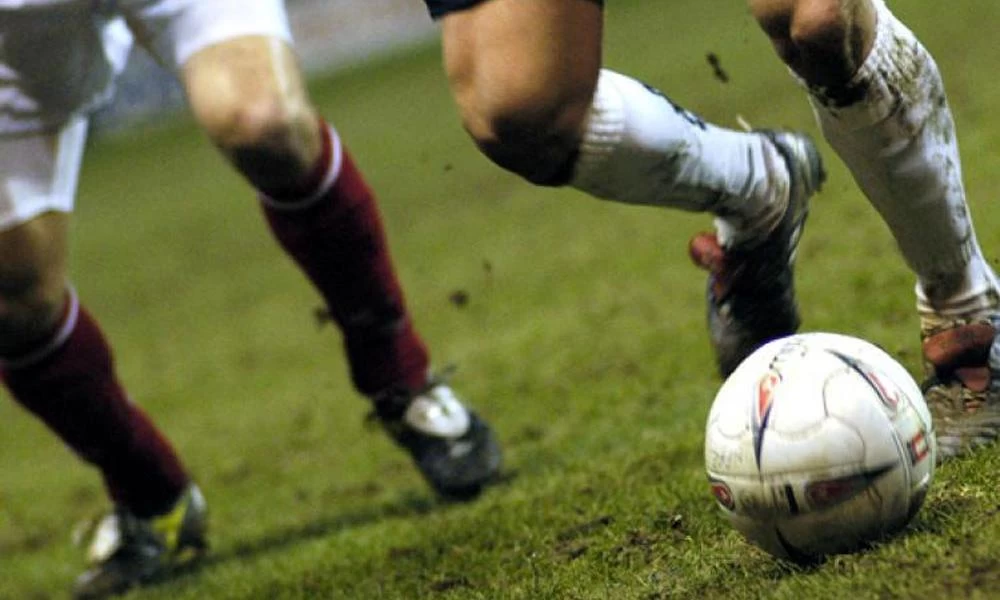 Τούρκος ποδοσφαιριστής χτυπά με κλωτσιά καρατέκα τον αντίπαλο του